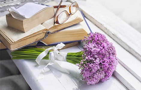 10 knjiga zbog kojih će vam zamirisati police kupi sebi te proklete ljiljane (ili neko drugo cveće) laguna knjige